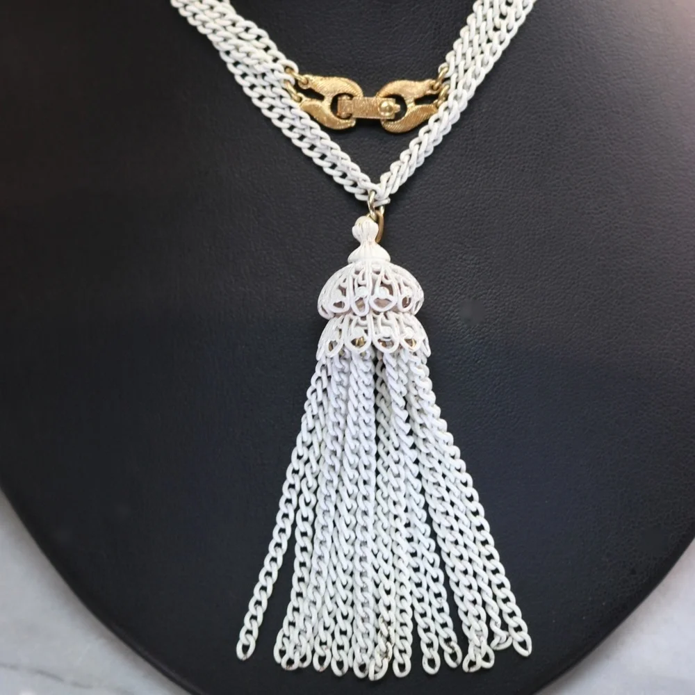 Vintage Monet "White Lace" Necklace & Earrings - Picture 7 of 11